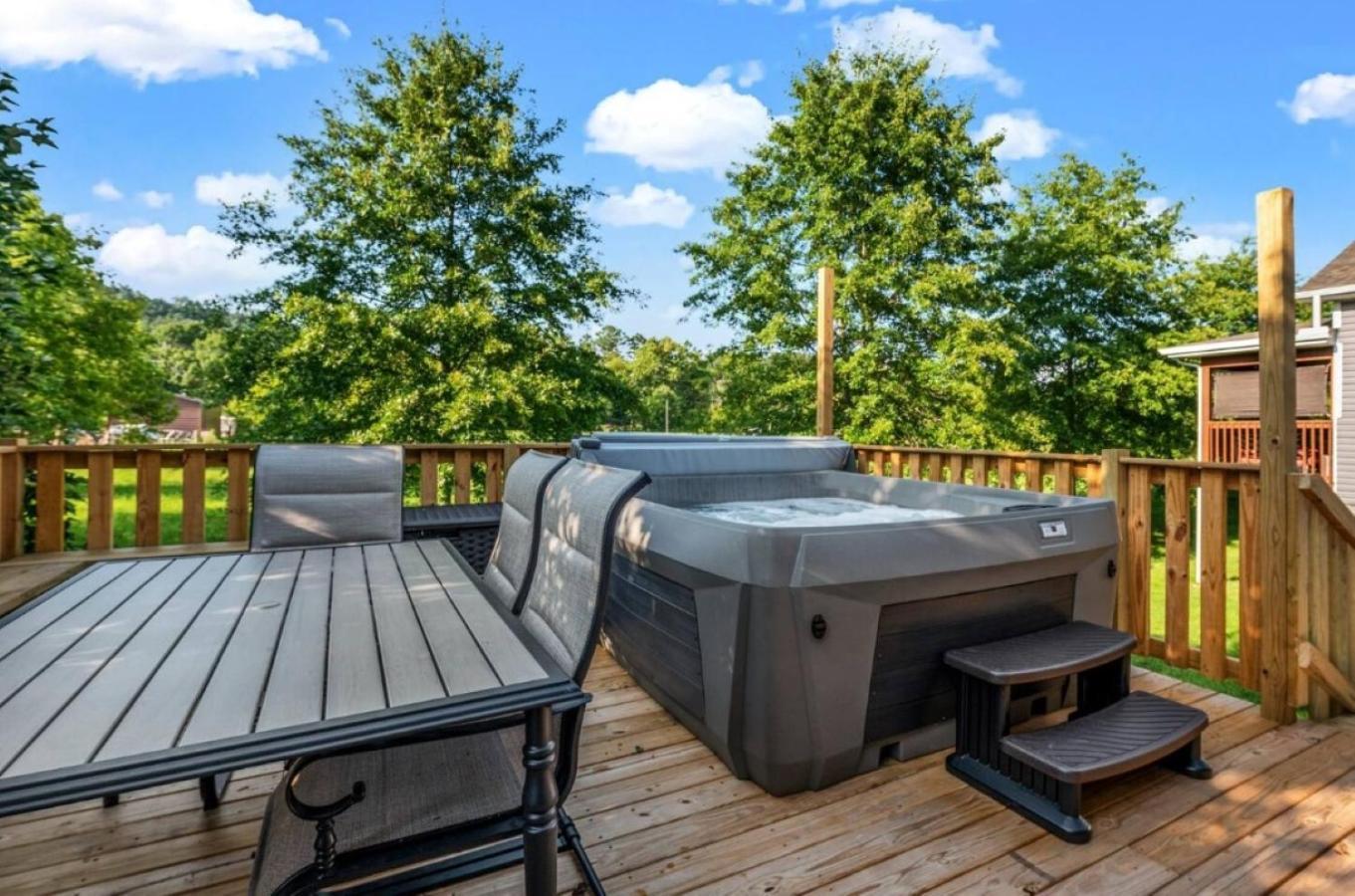 Creekside Cottage*Hot Tub*Entire Home-ピジョンフォージ エクステリア 写真