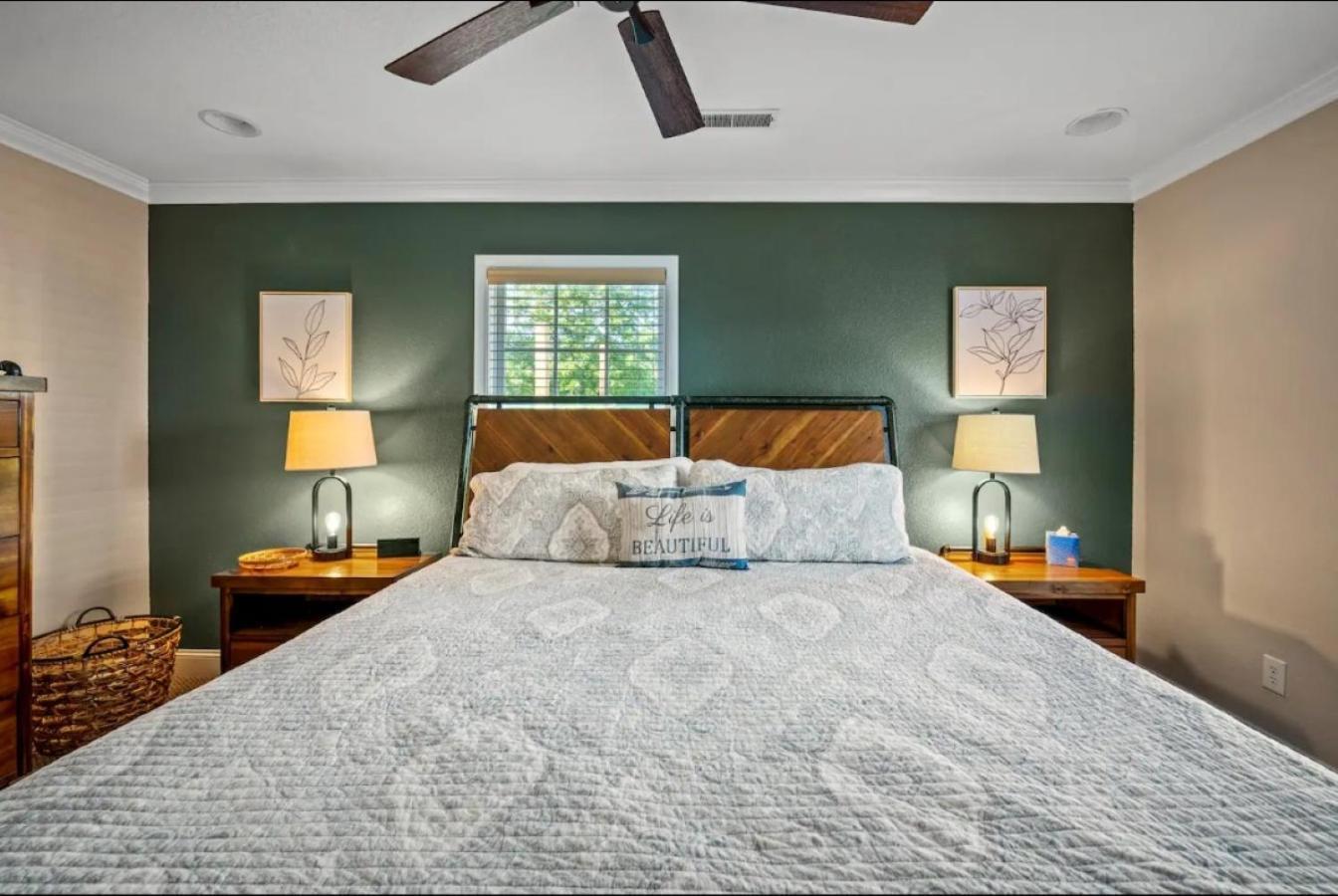 Creekside Cottage*Hot Tub*Entire Home-ピジョンフォージ エクステリア 写真