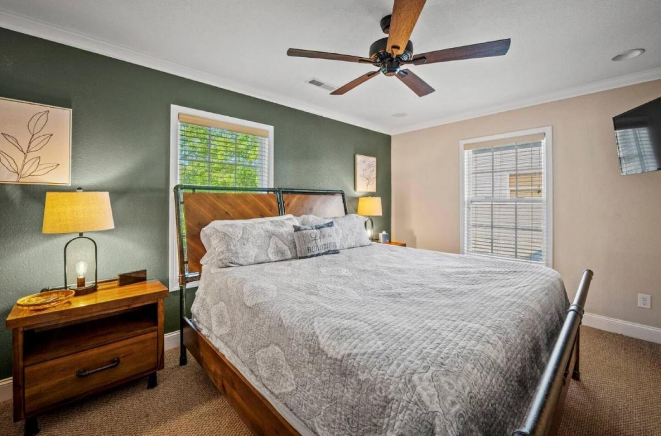 Creekside Cottage*Hot Tub*Entire Home-ピジョンフォージ エクステリア 写真