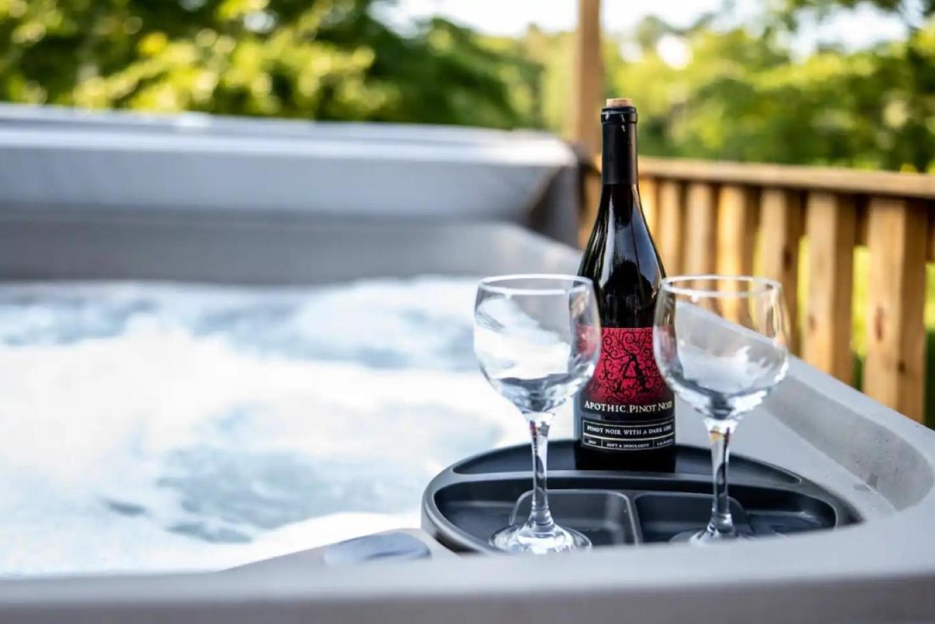 Creekside Cottage*Hot Tub*Entire Home-ピジョンフォージ エクステリア 写真
